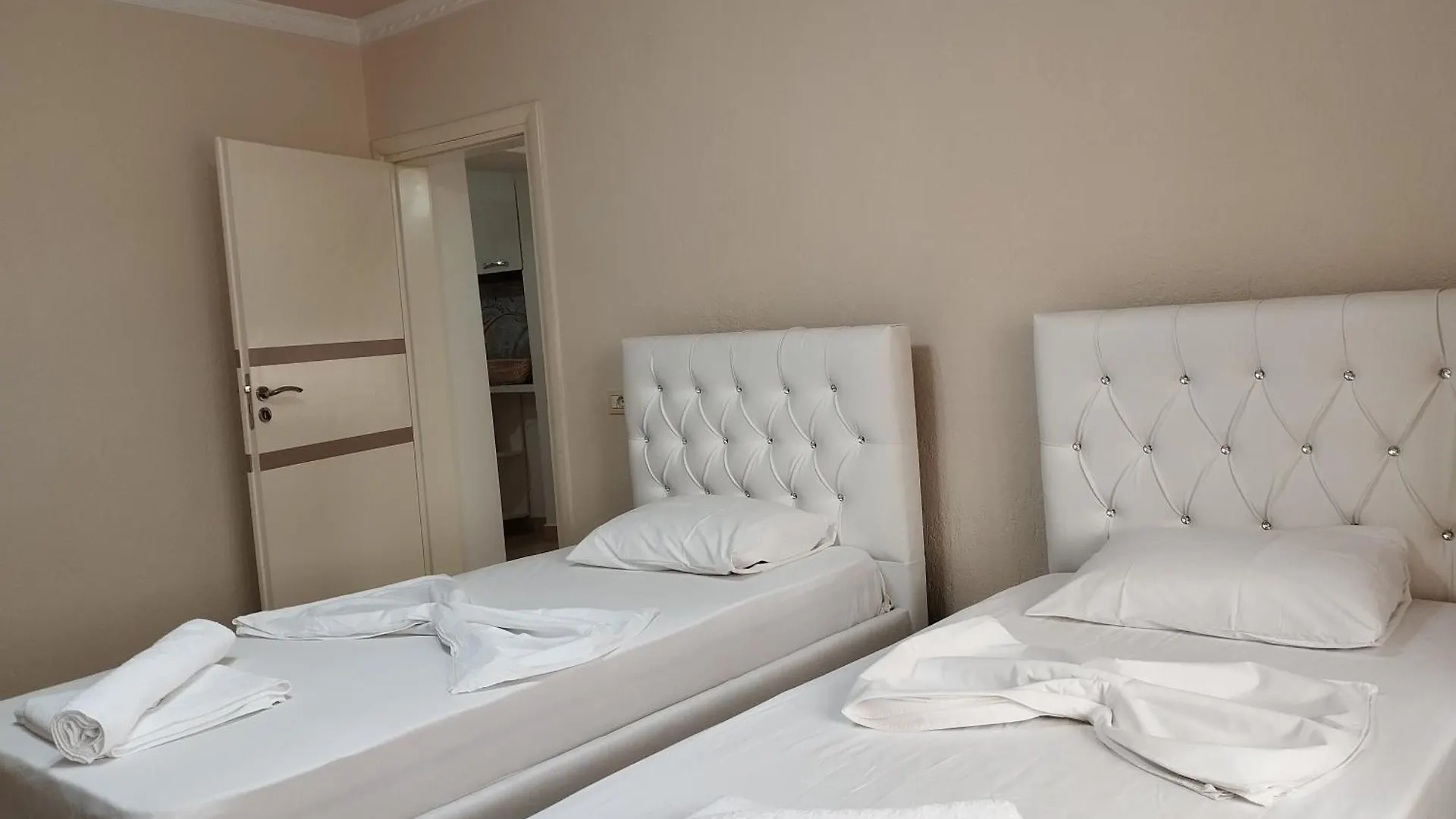 Rondo Guesthouse Гирокастра 0*,  Албания