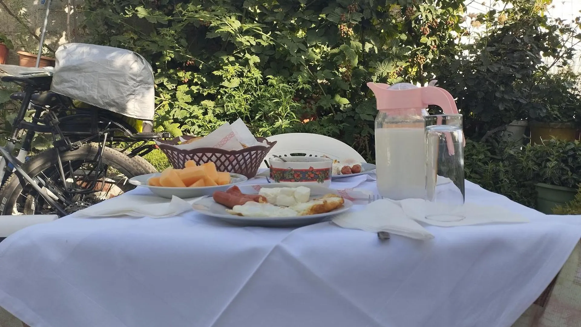 Rondo Guesthouse Гирокастра